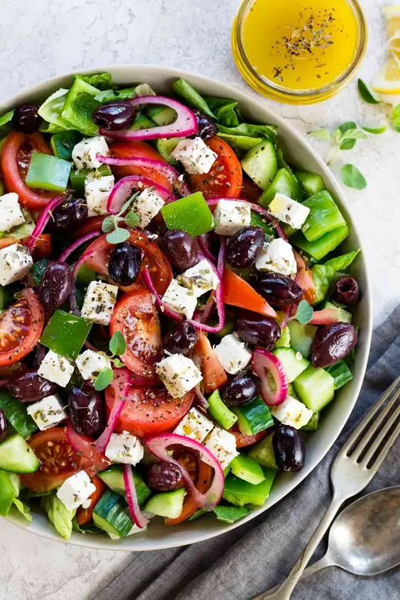 Greek Salad سلطة يونانية