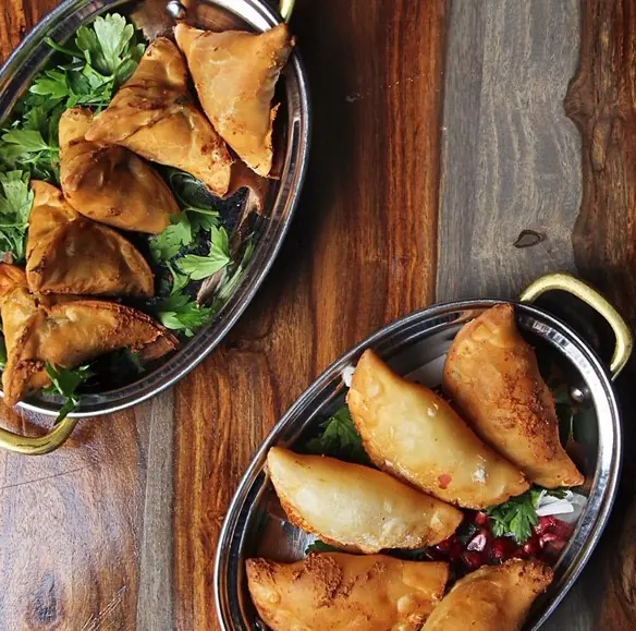 Samosa (6 pcs) سمبوسك 6 قطع